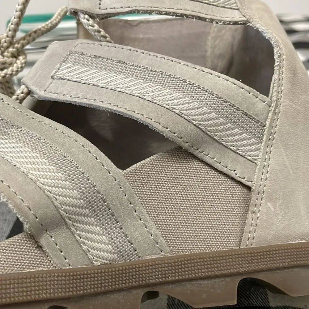 SOREL Joanie Lace Sandals Women's 9.5 Gray Leather Canvas Peep Toe Wedge Lug